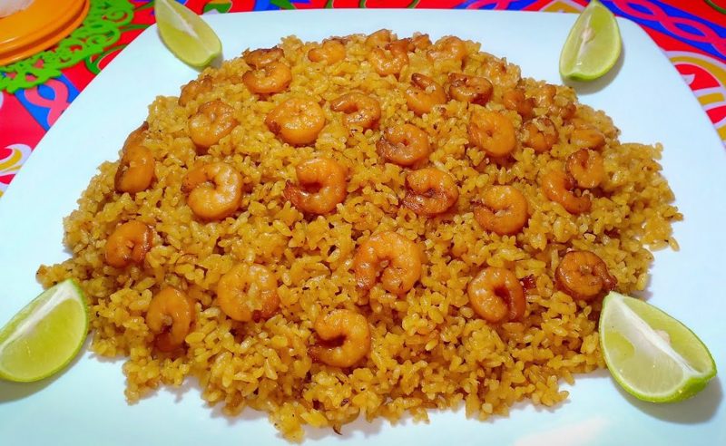 طبق أرز بالجمبرى وسط